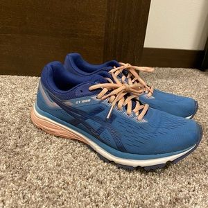 Size 9 ASICS GT 1000